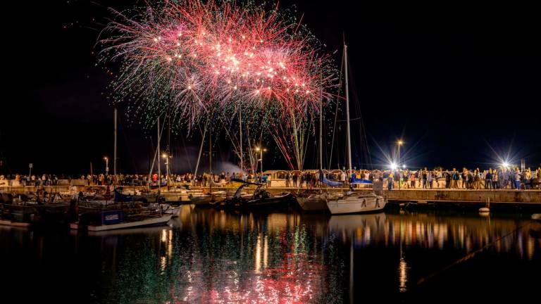 Riccione, fuochi artificiali, rustida e Romagna Mia. Grande successo per la Festa del Bagnino - Gallery Riccione, fuochi artificiali, rustida e Romagna Mia. Grande successo per la Festa del Bagnino - Gallery