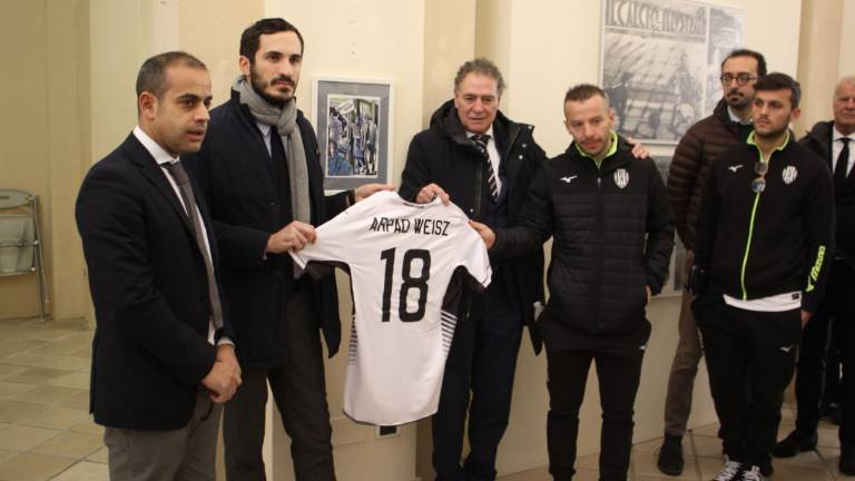 Shoah, il Cesena calcio omaggia l'allenatore ebreo ungherese Arpad Weisz Shoah, il Cesena calcio omaggia l'allenatore ebreo ungherese Arpad Weisz