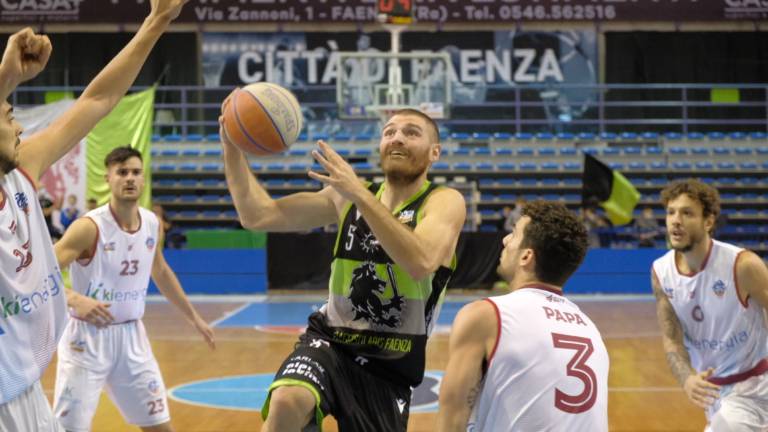 Basket B, Raggisolaris: il tour de force inizia a Senigallia Basket B, Raggisolaris: il tour de force inizia a Senigallia