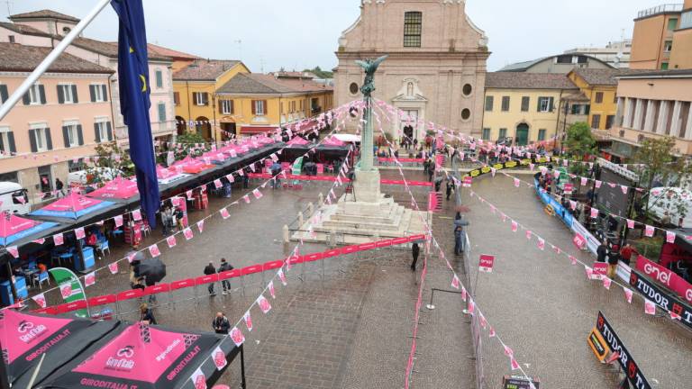 Giro d'Italia, dibattito sulla piadina in diretta Rai. Cassani: Senza strutto? Ma non scherziamo... VIDEO GALLERY Giro d'Italia, dibattito sulla piadina in diretta Rai. Cassani: Senza strutto? Ma non scherziamo... VIDEO GALLERY