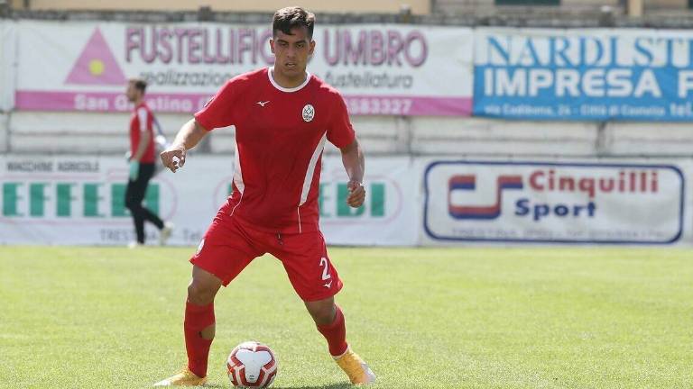 Calcio D, il terzino De Angelis per la difesa del Ravenna Calcio D, il terzino De Angelis per la difesa del Ravenna