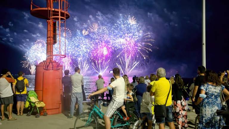 Ravenna, i fuochi d'artificio a Sant'Apollinare venerdì dalle 23.30 Ravenna, i fuochi d'artificio a Sant'Apollinare venerdì dalle 23.30