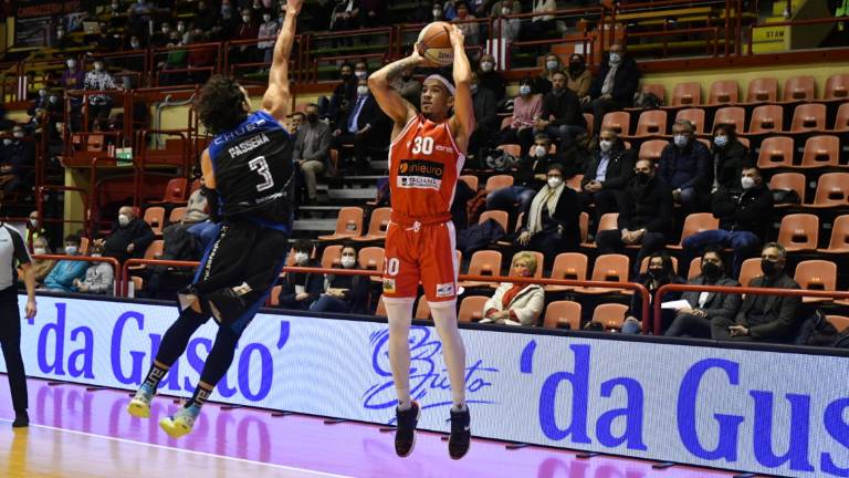Basket A2, Forlì da film horror: Latina vince 66-77 Basket A2, Forlì da film horror: Latina vince 66-77