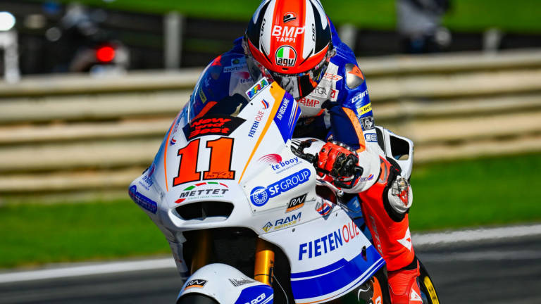 Moto2: vince Acosta, Fernandez campione, Zaccone 16°, Pasini buttato fuori Moto2: vince Acosta, Fernandez campione, Zaccone 16°, Pasini buttato fuori