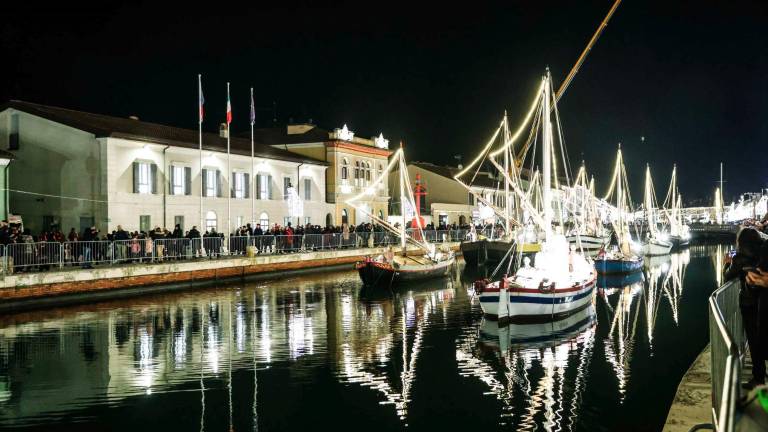 Cesenatico, diverse migliaia di persone per lo spettacolo e l’accensione delle luci del presepe della marineria - Gallery Cesenatico, diverse migliaia di persone per lo spettacolo e l’accensione delle luci del presepe della marineria - Gallery