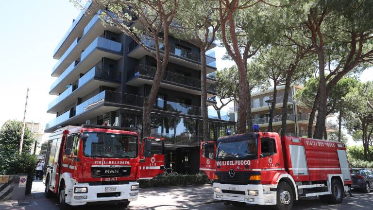 Milano Marittima, incendio in un hotel subito spento da un Vigile del Fuoco in vacanza Milano Marittima, incendio in un hotel subito spento da un Vigile del Fuoco in vacanza