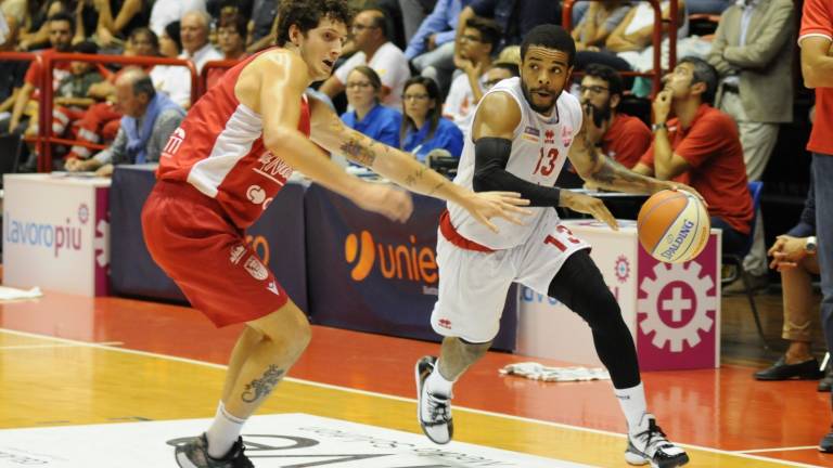 Basket, non si ferma la marcia vincente dell'OraSì (87-81) Basket, non si ferma la marcia vincente dell'OraSì (87-81)