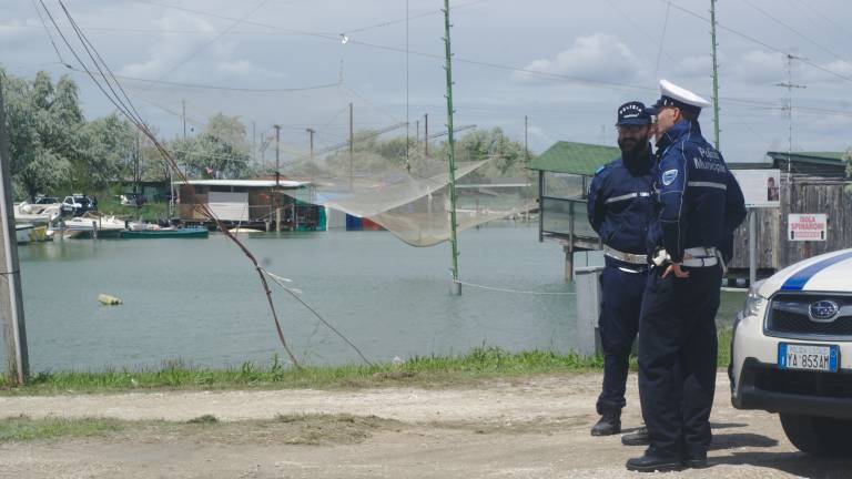 Ravenna, abusi edilizi in pialassa: controlli della polizia municipale Ravenna, abusi edilizi in pialassa: controlli della polizia municipale