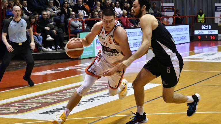 Basket A2 play-off, Unieuro-Udine: sfida tra mondi lontanissimi Basket A2 play-off, Unieuro-Udine: sfida tra mondi lontanissimi