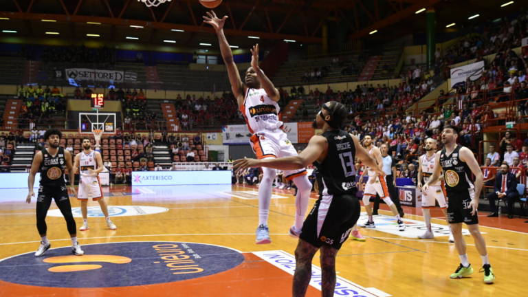 Basket A2 play-off, Unieuro subito in vantaggio (72-70) - Gallery Basket A2 play-off, Unieuro subito in vantaggio (72-70) - Gallery