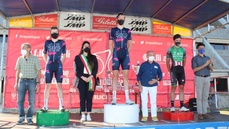 Ciclismo, la Coppa della Pace per una domenica doc Ciclismo, la Coppa della Pace per una domenica doc