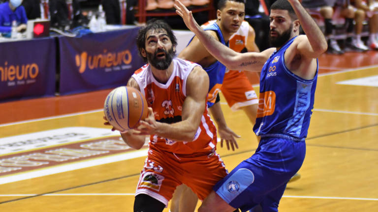 Basket A2, Unieuro sconfitta nel big-match di Napoli (75-69) Basket A2, Unieuro sconfitta nel big-match di Napoli (75-69)