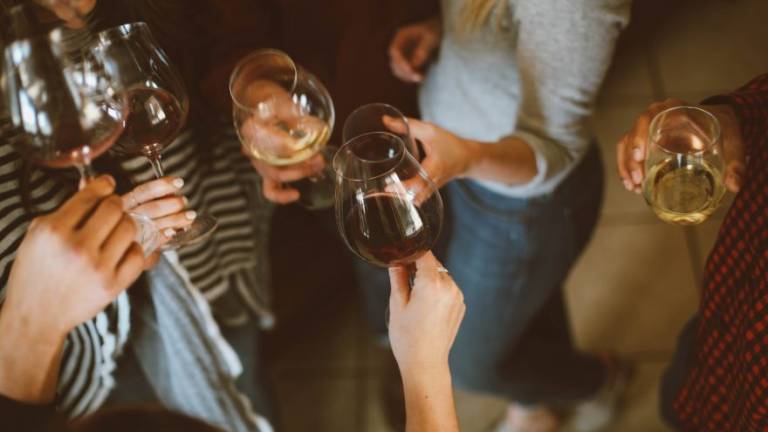 Alcol e occupazione di suolo pubblico: 170 sanzioni a Rimini Alcol e occupazione di suolo pubblico: 170 sanzioni a Rimini