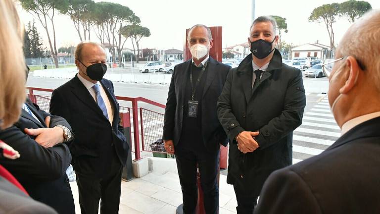Forlì, l'aeroporto festeggia i primi voli / FOTOGALLERY Forlì, l'aeroporto festeggia i primi voli / FOTOGALLERY
