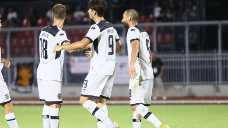 Calcio, Il Cesena vince 4-1 l'amichevole con l'Imolese. Ma Silvestri si fa espellere Calcio, Il Cesena vince 4-1 l'amichevole con l'Imolese. Ma Silvestri si fa espellere