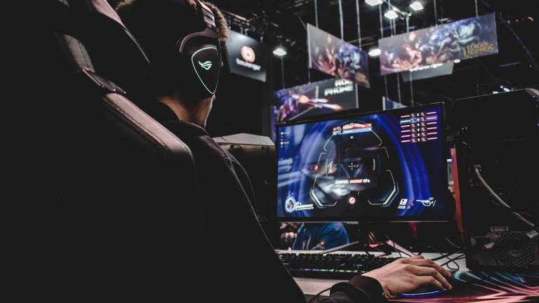 Social e gaming: lunedì un incontro per genitori e adolescenti, ecco il link Social e gaming: lunedì un incontro per genitori e adolescenti, ecco il link