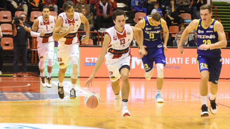 L'Unieuro Forlì cade 71-58 a Verona L'Unieuro Forlì cade 71-58 a Verona