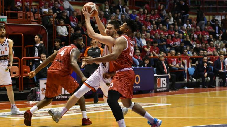Basket A2 play-off, gara2 tra Unieuro e Chiusi rinviata a data da destinarsi Basket A2 play-off, gara2 tra Unieuro e Chiusi rinviata a data da destinarsi