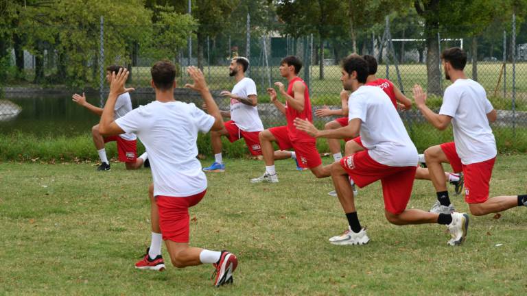 Basket, Unieuro-Blacks: sabato test a porte aperte a Forlì Basket, Unieuro-Blacks: sabato test a porte aperte a Forlì