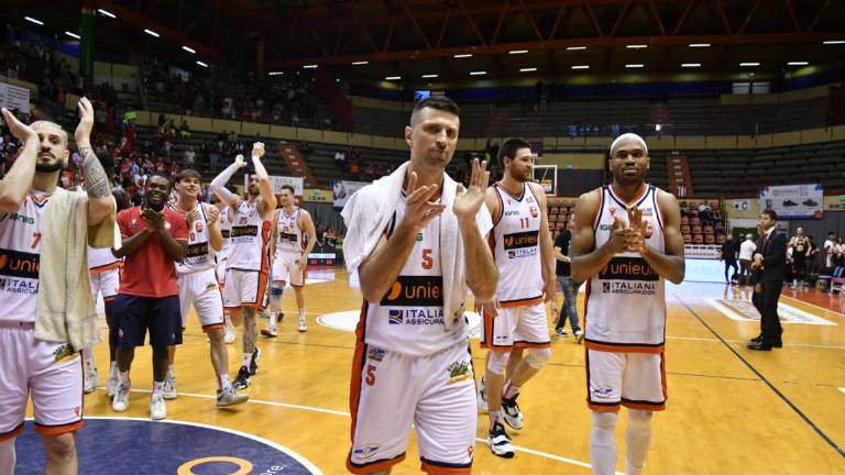 Basket A2 play-off, l'Unieuro schianta Udine e vola 2-0 nella serie Basket A2 play-off, l'Unieuro schianta Udine e vola 2-0 nella serie