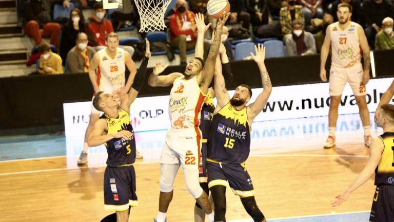 Basket A2 play-off, i biglietti per OraSì-Reale Mutua Basket A2 play-off, i biglietti per OraSì-Reale Mutua