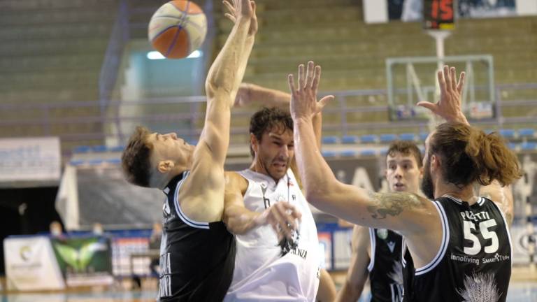 Basket B, Vico carica i Raggisolaris: Dobbiamo battere i Tigers per i nostri tifosi Basket B, Vico carica i Raggisolaris: Dobbiamo battere i Tigers per i nostri tifosi