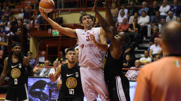 Basket A2 Supercoppa, sfuma il sogno final four dell'Unieuro Basket A2 Supercoppa, sfuma il sogno final four dell'Unieuro