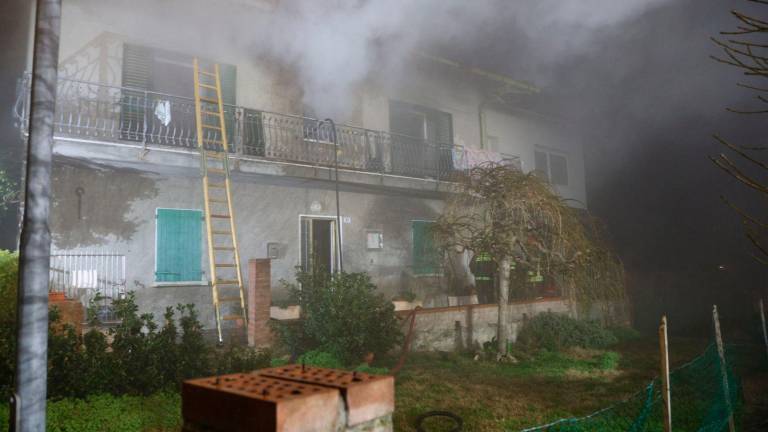 Incendio a Sogliano: abitazione a fuoco in via Barbotto - VIDEO Incendio a Sogliano: abitazione a fuoco in via Barbotto - VIDEO