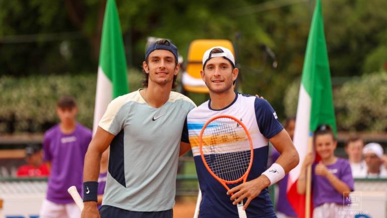 Tennis, Lorenzo Musetti batte Francesco Passaro in tre set e vince il Challenger 125 di Forlì Tennis, Lorenzo Musetti batte Francesco Passaro in tre set e vince il Challenger 125 di Forlì