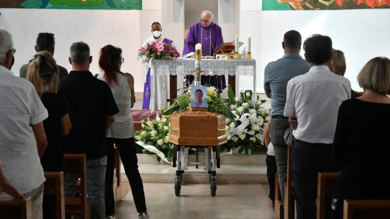 Forlì. L'addio a Luca Rosaldi, le parole della figlia: Sei un papà meraviglioso Forlì. L'addio a Luca Rosaldi, le parole della figlia: Sei un papà meraviglioso