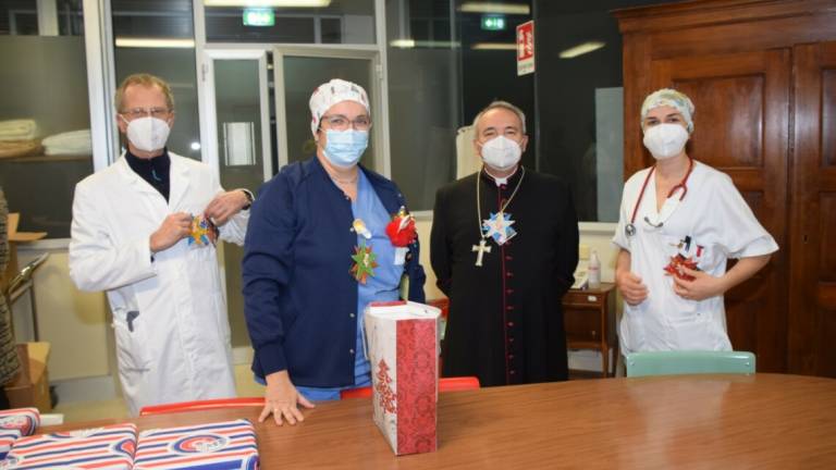 Forlì, auguri e doni nel reparto di pediatria Forlì, auguri e doni nel reparto di pediatria