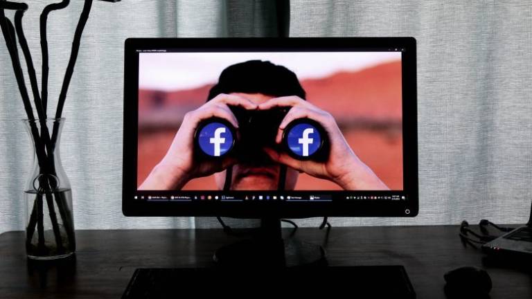 Un'amicizia troppo distante Un'amicizia troppo distante