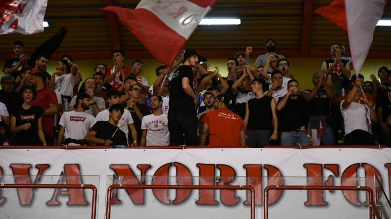 Basket A2, i tifosi di Forlì scatenati in prevendita verso il derby Basket A2, i tifosi di Forlì scatenati in prevendita verso il derby