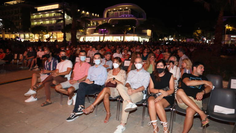 La notte rosa e il Covid. L'Ausl Romagna: Ci aspettiamo conseguenze contenute La notte rosa e il Covid. L'Ausl Romagna: Ci aspettiamo conseguenze contenute
