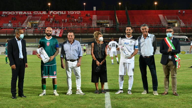 Calcio, il Cesena vince il Sirotti ai rigori ma gli applausi vanno al Forlì Calcio, il Cesena vince il Sirotti ai rigori ma gli applausi vanno al Forlì