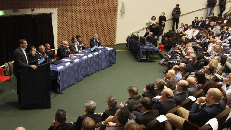 Rigassificatore a Ravenna, Legambiente: Crisi climatica assente nel dibattito Rigassificatore a Ravenna, Legambiente: Crisi climatica assente nel dibattito