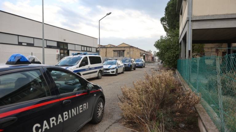 Sgomberata di nuovo l'area ex Sacim di Cesena, ma stavolta sono partite anche le demolizioni Sgomberata di nuovo l'area ex Sacim di Cesena, ma stavolta sono partite anche le demolizioni