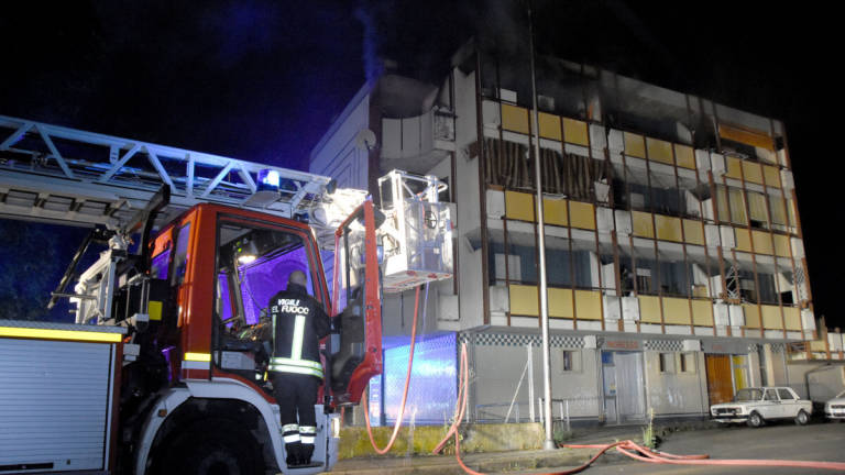 Forlì, rogo in una palazzina, disabile riesce a salvarsi ma è grave Forlì, rogo in una palazzina, disabile riesce a salvarsi ma è grave