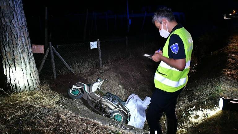 Forlimpopoli, nel fosso con la Lambretta: muore il 43enne Olmo Rossi Forlimpopoli, nel fosso con la Lambretta: muore il 43enne Olmo Rossi