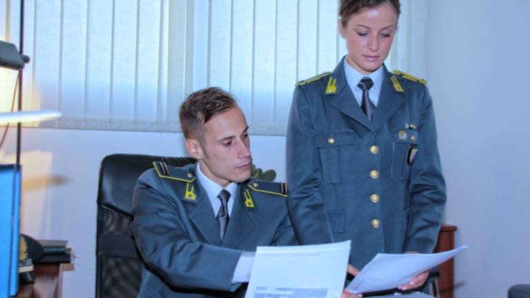 Rimini, la Finanza sequestra beni e conti correnti per 6 milioni Rimini, la Finanza sequestra beni e conti correnti per 6 milioni