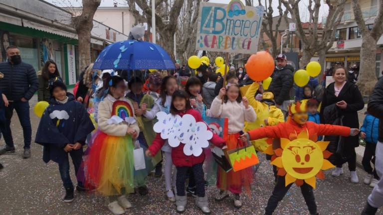 Nonostante tutto, è carnevale: i colori di Bellaria e dei suoi bambini Nonostante tutto, è carnevale: i colori di Bellaria e dei suoi bambini