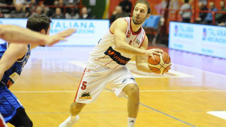 Basket A2, Unieuro avanti con Giachetti in regia Basket A2, Unieuro avanti con Giachetti in regia