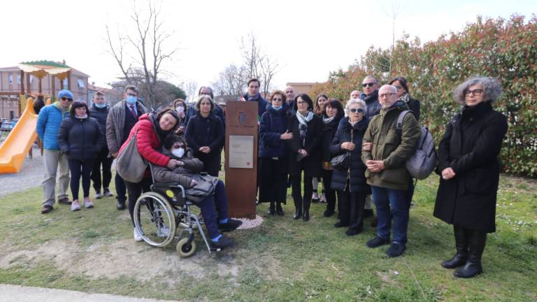 Inaugurata la stele per le vittime riminesi di Ustica Inaugurata la stele per le vittime riminesi di Ustica