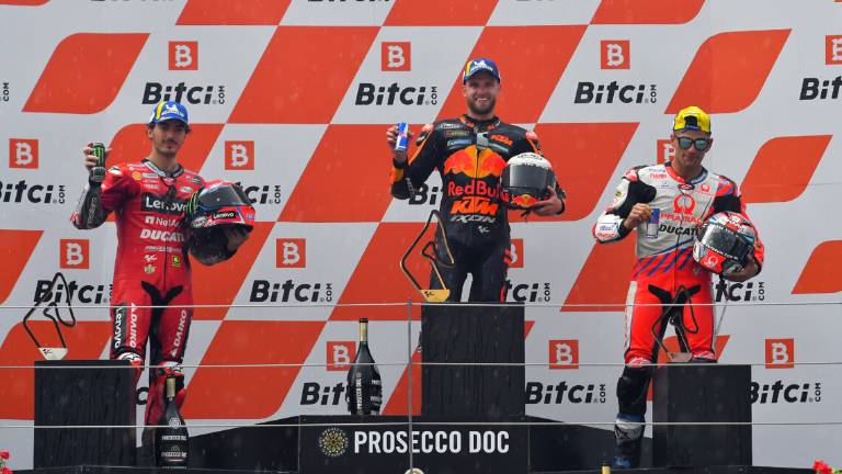 MotoGp: la pioggia premia il coraggio di Binder, Bastianini out MotoGp: la pioggia premia il coraggio di Binder, Bastianini out