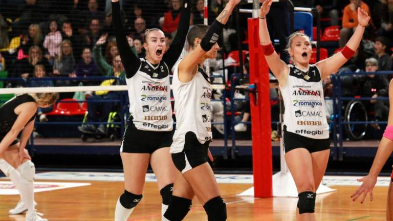 Volley B1 donne, Cesena: un clamoroso quinto set vinto 15-1 Volley B1 donne, Cesena: un clamoroso quinto set vinto 15-1