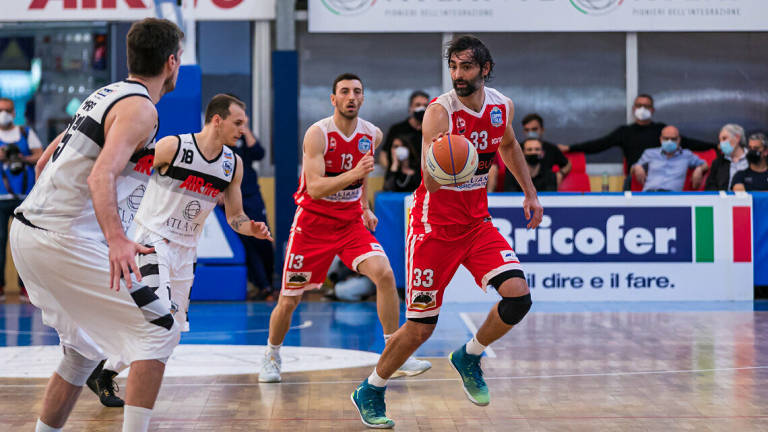 Basket A2 play-off, l'Unieuro perde a Roma ed è eliminata Basket A2 play-off, l'Unieuro perde a Roma ed è eliminata