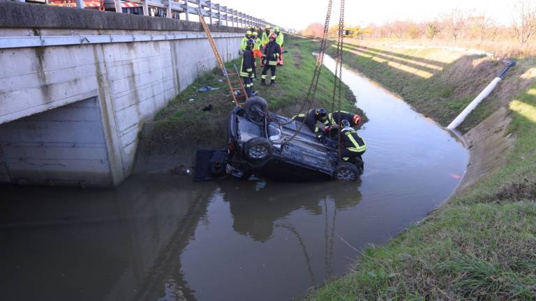 Forlì, tragico incidente in A14. Muore nell'auto ribaltata nel fossato Forlì, tragico incidente in A14. Muore nell'auto ribaltata nel fossato