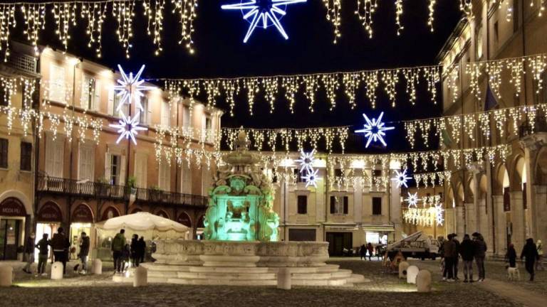Cesena, Natale con effetti speciali in piazza ma col cruccio delle luminarie Cesena, Natale con effetti speciali in piazza ma col cruccio delle luminarie