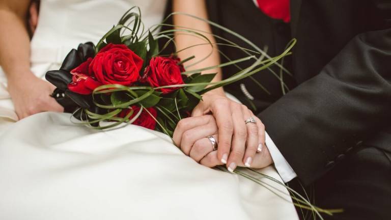 Matrimoni in Comune a Ravenna per massimo 25 persone, sposi inclusi Matrimoni in Comune a Ravenna per massimo 25 persone, sposi inclusi