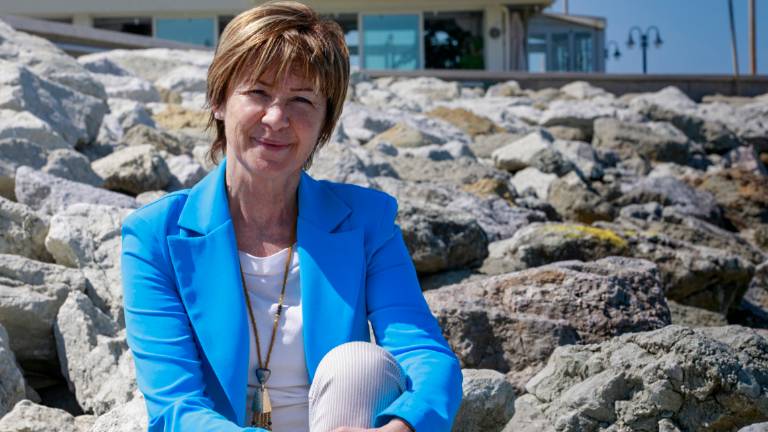 Riccione, la sindaca Angelini scrive una lettera alla città per invitare tutti a Visioni di futuro Riccione, la sindaca Angelini scrive una lettera alla città per invitare tutti a Visioni di futuro